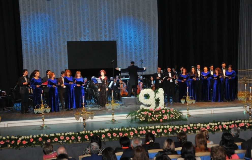 Səbail rayon İcra Hakimiyyəti ümummilli lider Heydər Əliyevin anadan olmasının 91 illiyinə həsr olunan tədbir keçirib