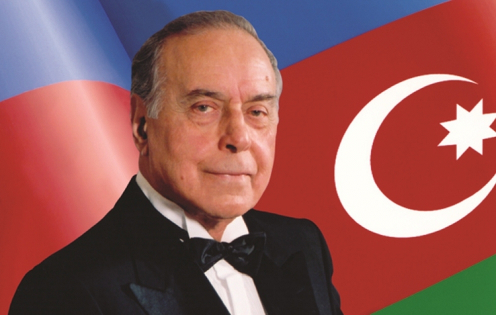 Heydər Əliyev: "Vətənə sadiq olmaq, Vətəni sevmək, torpağa bağlı olmaq - budur vətənpərvərlik "