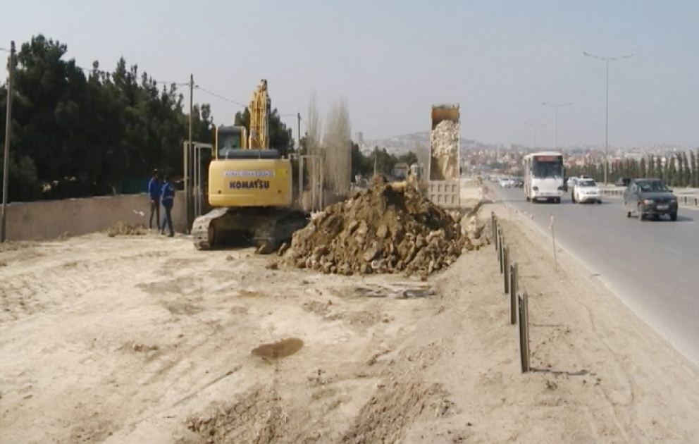 Bakının girişlərindən birində tıxacların aradan qaldırılması üçün yeni yol inşa edilir
