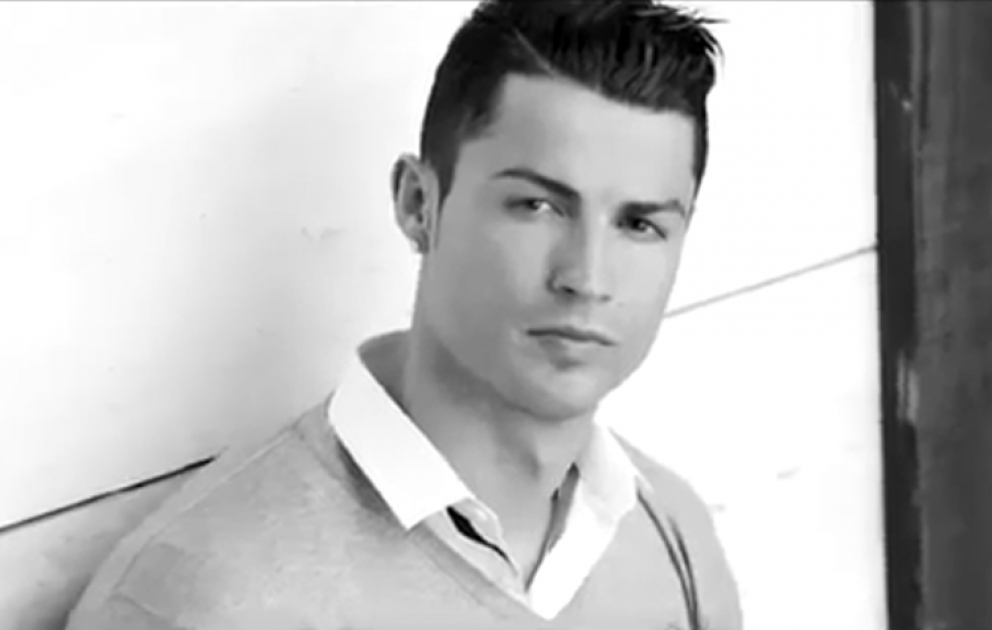 Ulduz futbolçu Kriştiyano Ronaldo oğlu ilə birlikdə dünyaca məşhur saat brendi üçün reklama çəkilib