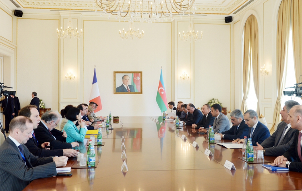 Azerbaijani and French presidents held an expanded meeting