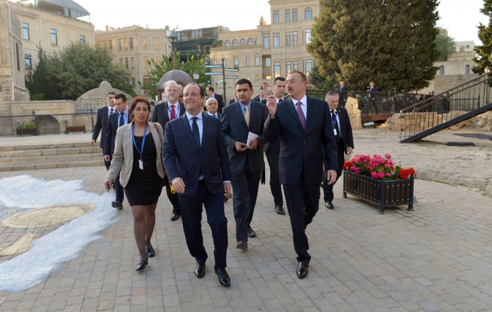 Presidents of Azerbaijan and France went on a walkabout in the “Icherisheher” state historical and architectural reserve