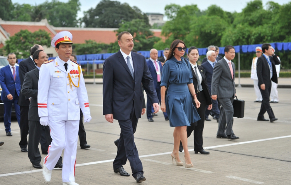 President Ilham Aliyev visited the Ho Chi Minh mausoleum in Vietnam