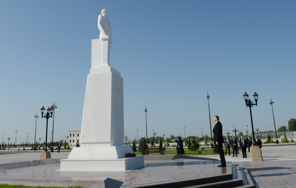 Поездка Президента Азербайджана Ильхама Алиева в Агдашский район Посещение памятника великому лидеру Гейдару Алиеву
