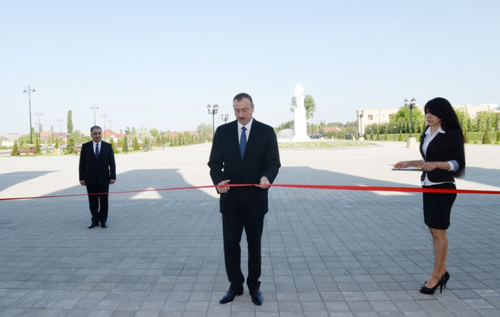 Präsident Ilham Aliyev im Rayon Agdasch an der Eröffnungsfeier des Heydar Aliyev–Zentrums teilgenommen