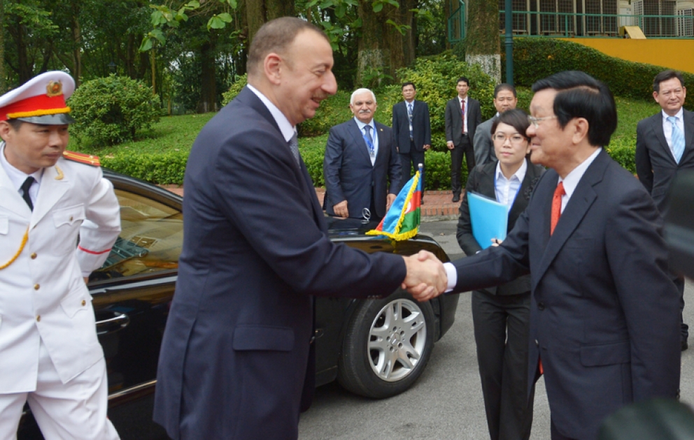 Offizieller Empfang von Aserbaidschans Präsident Ilham Aliyev in Hanoi