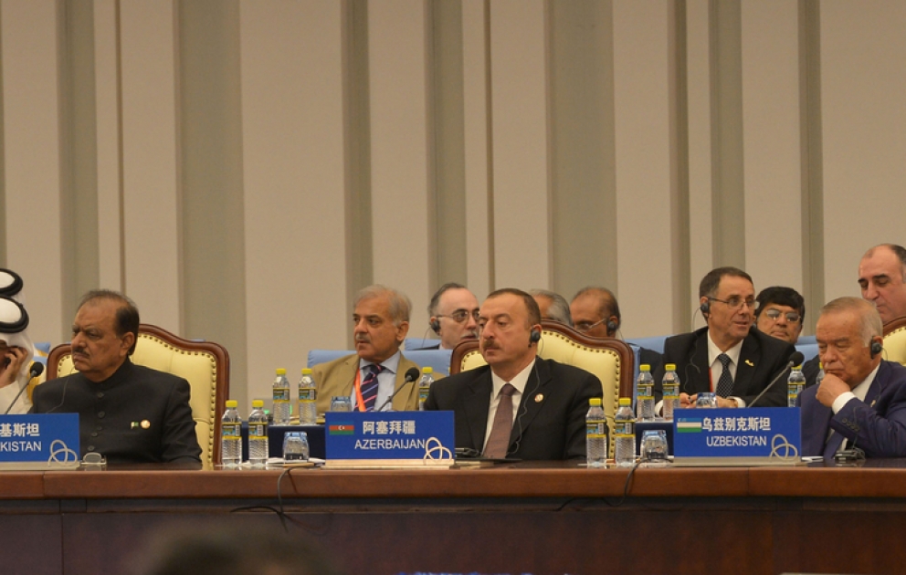 In Schanghai hat das vierte Gipfeltreffen der Konferenz über die Zusammenarbeit und vertrauensbildende Maßnahmen in Asien stattgefunden  Am Gipfel nahm ebenfalls Aserbaidschans Präsident Ilham Aliyev teil