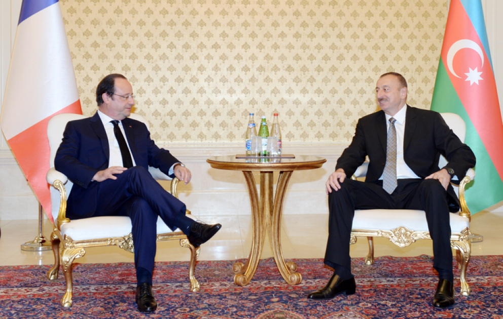 Entretien en tête-à-tête du président azerbaïdjanais Ilham Aliyev et de son homologue français François Hollande