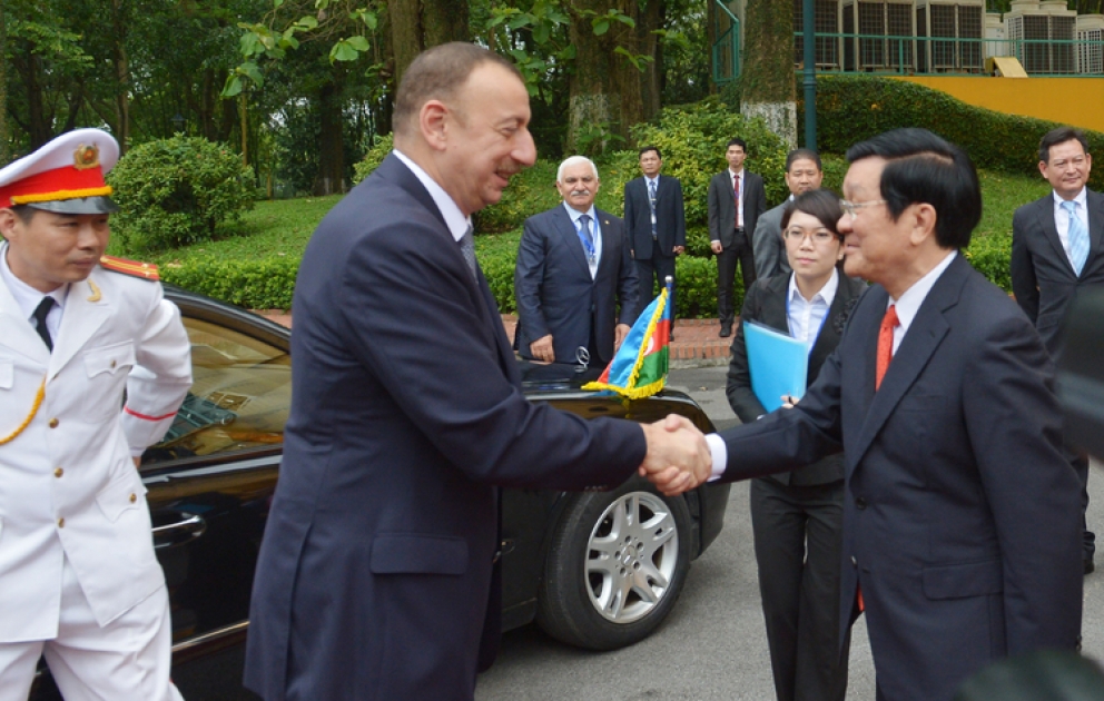 Cérémonie officielle d’accueil du président azerbaïdjanais Ilham Aliyev