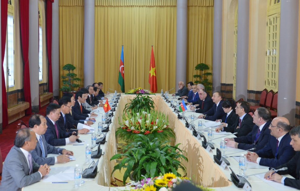 Entretien des présidents azerbaïdjanais et vietnamien avec la participation des délégations
