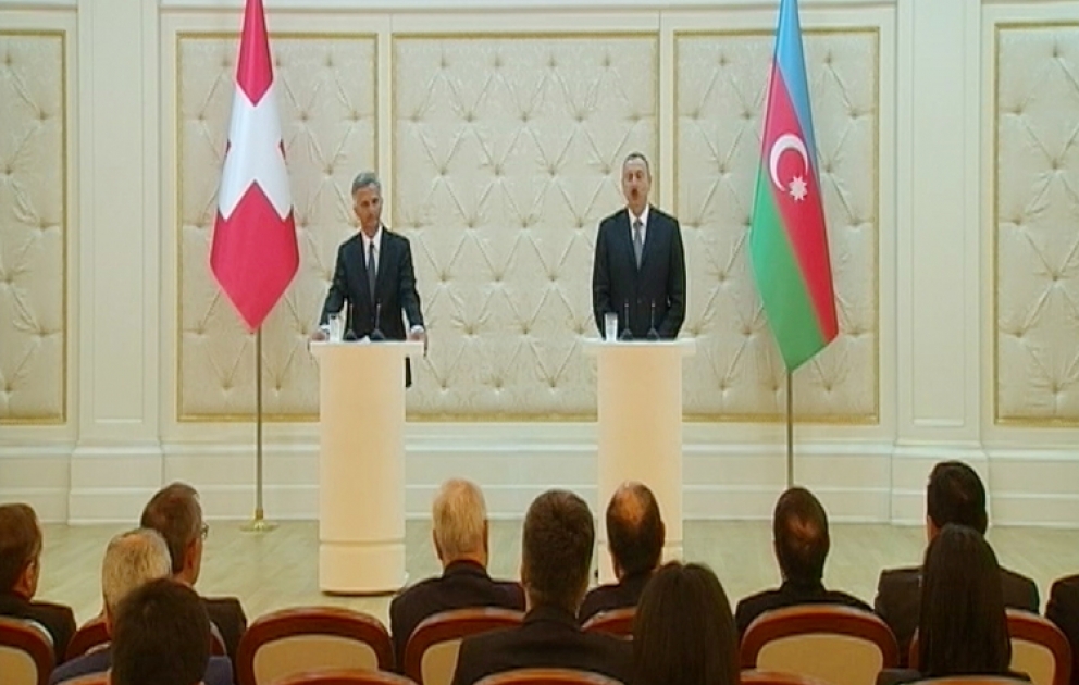 Conférence de presse des présidents azerbaïdjanais et suisse