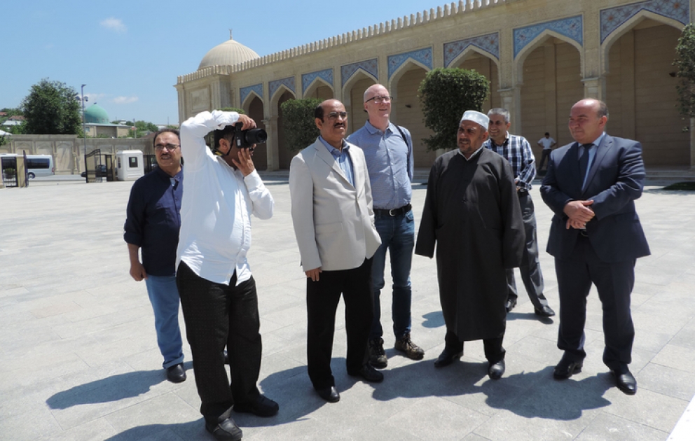 Les participants de la réunion de Bakou du Congrès mondial des Agences de presse ont visité la mosquée Juma et l’observatoire à Chamakhy