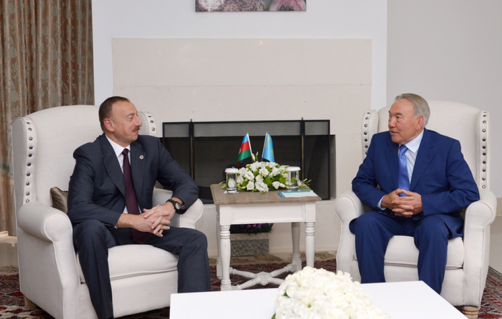 Entretien du président azerbaïdjanais Ilham Aliyev et de son homologue kazakh Noursoultan Nazarbaïev