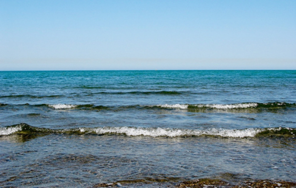 Каспийское море замкнутый водоем. Каспийское море и Волга. Природа на Каспийском море. Каспийское море фото. Цвет Каспийского моря.