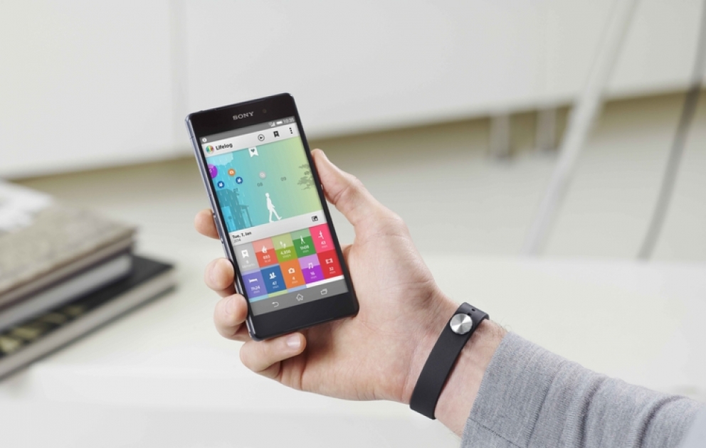 “Sony” şirkəti “SmartBand” qolbağını buraxıb