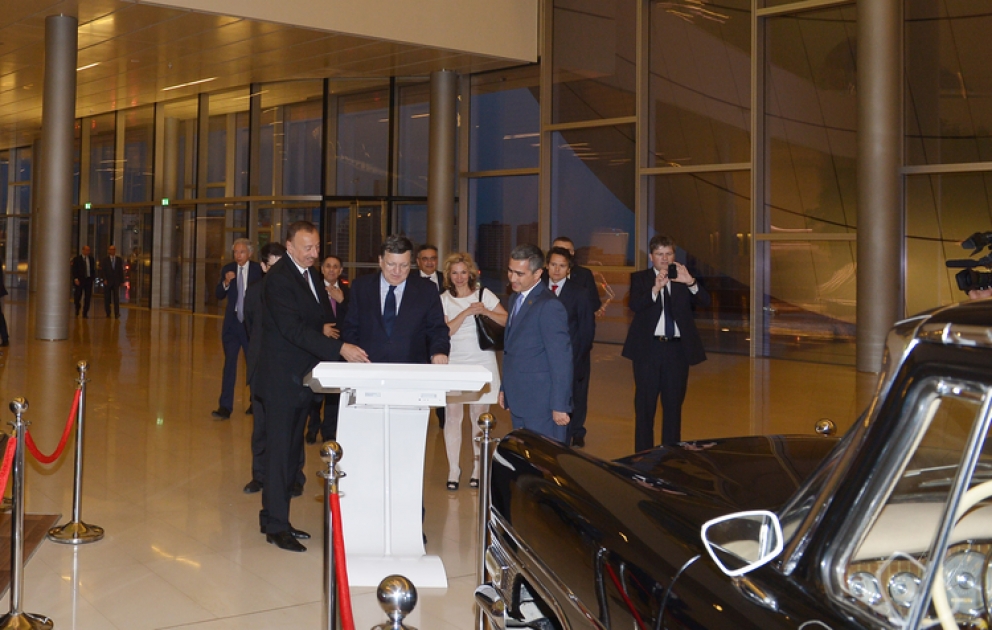 Prezident İlham Əliyev və Avropa Komissiyasının sədri Joze Manuel Barrozu Heydər Əliyev Mərkəzində olublar