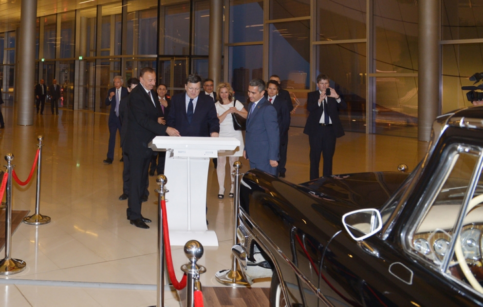 Visite du Centre Heydar Aliyev