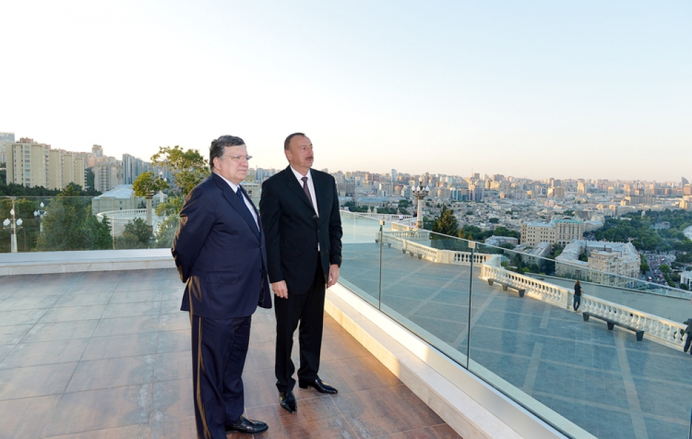 Le président azerbaïdjanais Ilham Aliyev et le président de la Commission européenne José Manuel Barroso ont visité le Parc Daghustu