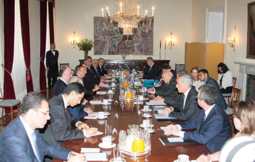Les présidents azerbaïdjanais et grec ont tenu une rencontre avec la participation des délégations