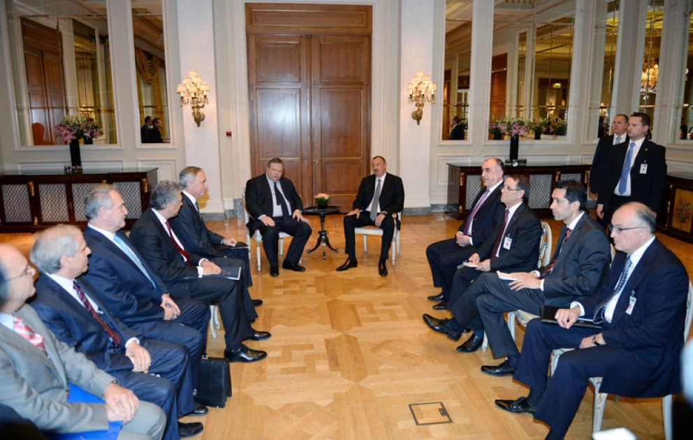 Aserbaidschans Präsident hat sich mit Außenminister von Griechenland getroffen
