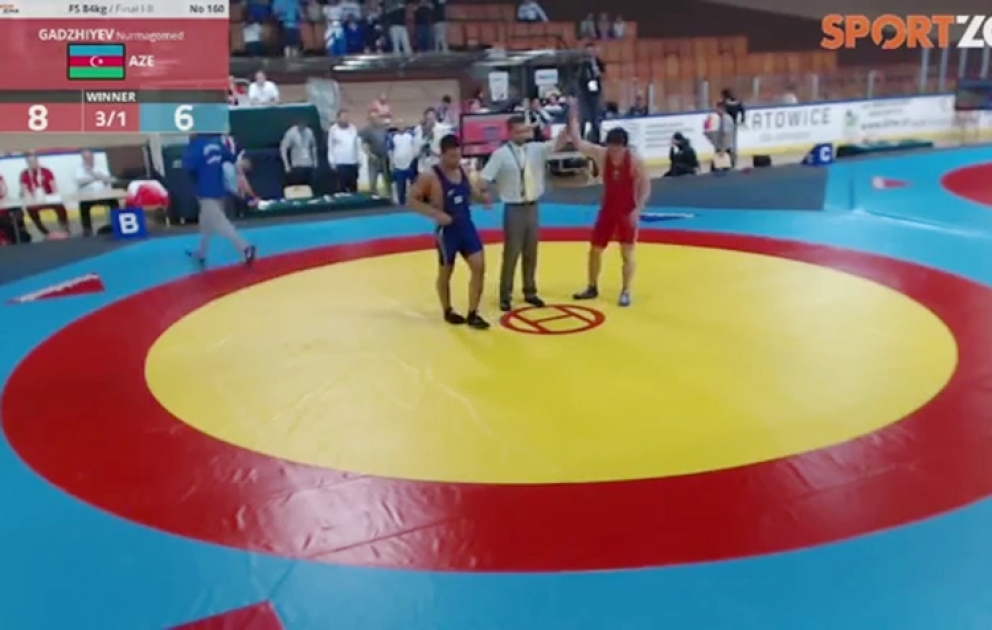 Polşanın Katovitse şəhərində gənclər arasında güləş üzrə Avropa çempionatı davam edir