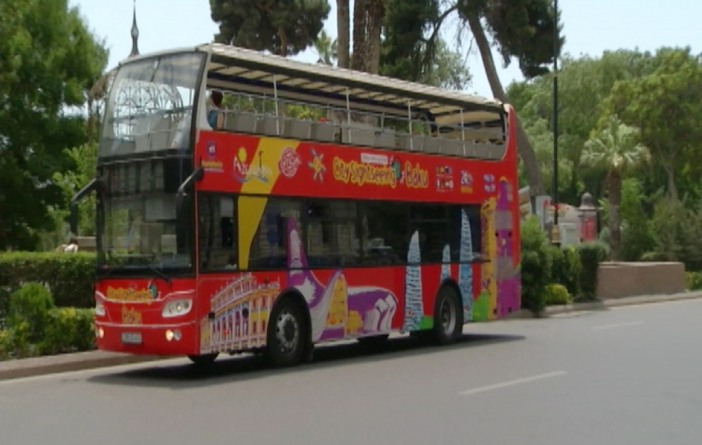 Bakıdakı tur avtobuslarından reportaj