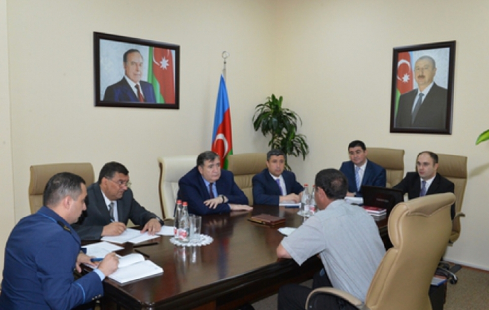 Vergilər naziri Xaçmaz şəhərində vətəndaşları qəbul edib