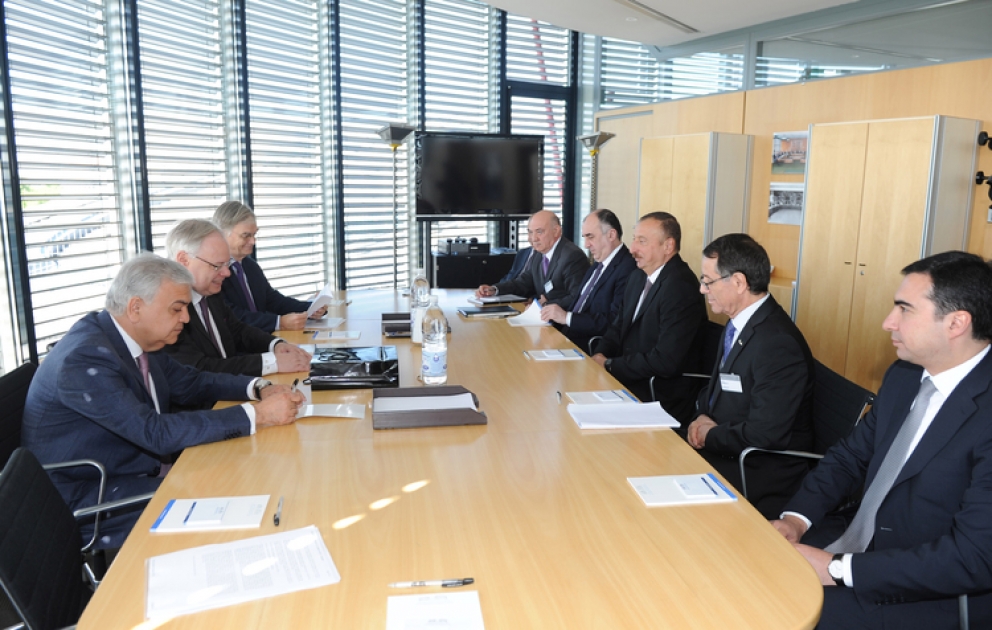 Aserbaidschans Präsident Ilham Aliyev hat sich mit dem Präsidenten des Europäischen Gerichtshofs für Menschenrechte Dean Spielmann getroffen