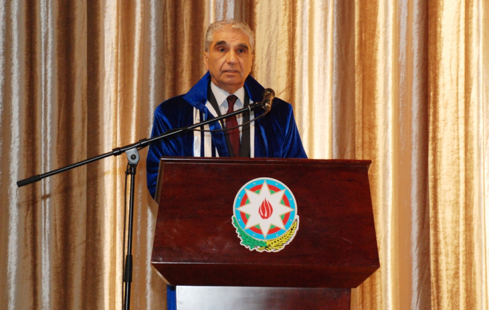 Bu il Azərbaycan Universitetini 327 məzun bitirib