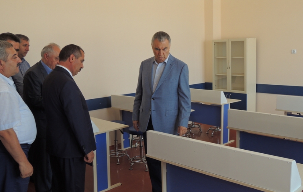 Əli Həsənov qaçqın və məcburi köçkünlər üçün salınan qəsəbənin tikinti işləri ilə tanış olub