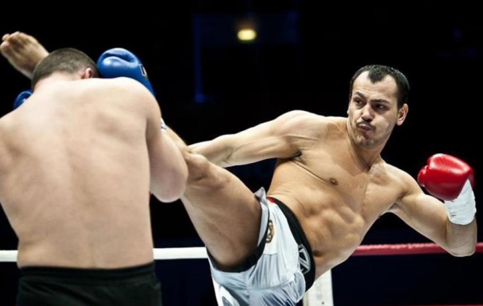 Zabit Səmədov K-1 üzrə superdöyüşdə 12 saniyədə rəqibini məğlub edib