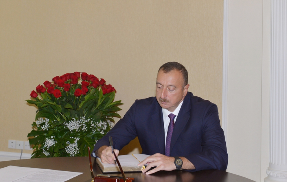 Aserbaidschans Präsident Ilham Aliyev hat die georgische Botschaft in Aserbaidschan besucht