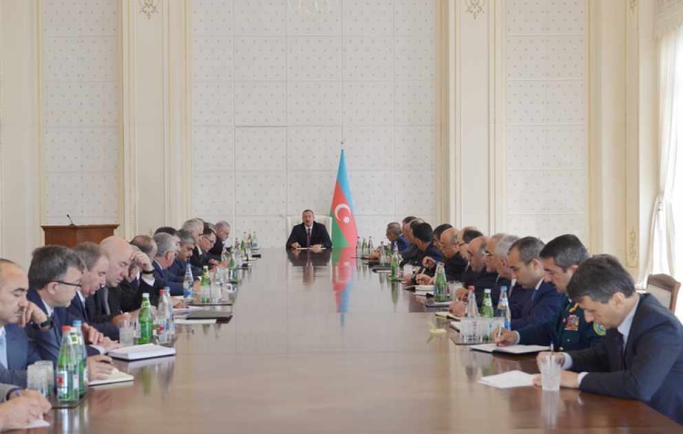 Le Conseil des Ministres a tenu, sous la présidence du chef de l’Etat Ilham Aliyev, une réunion consacrée au bilan du développement socioéconomique du premier semestre de 2014 et aux tâches à réaliser