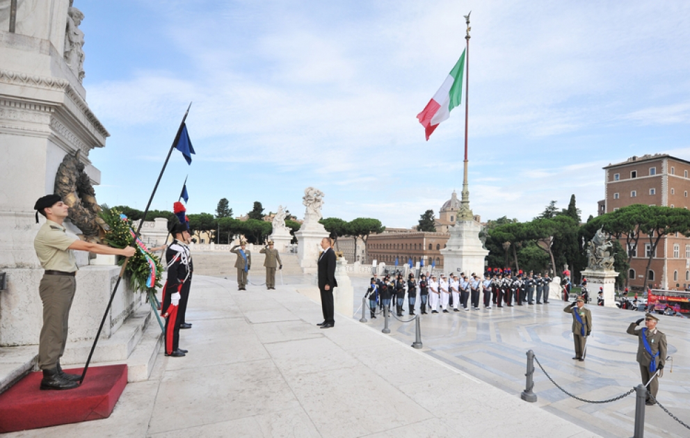 President Ilham Aliyev visited the Tomb of the Unknown Soldier in Rome