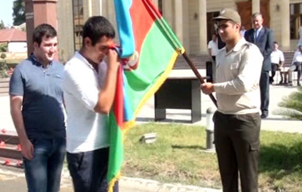 Hərbi xidmətə yola düşən gənclərə Vətənin keşiyində ayıq-sayıq dayanmaq tövsiyə edilib