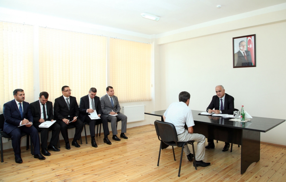 İqtisadiyyat və sənaye naziri Zaqatalada vətəndaşları qəbul edib