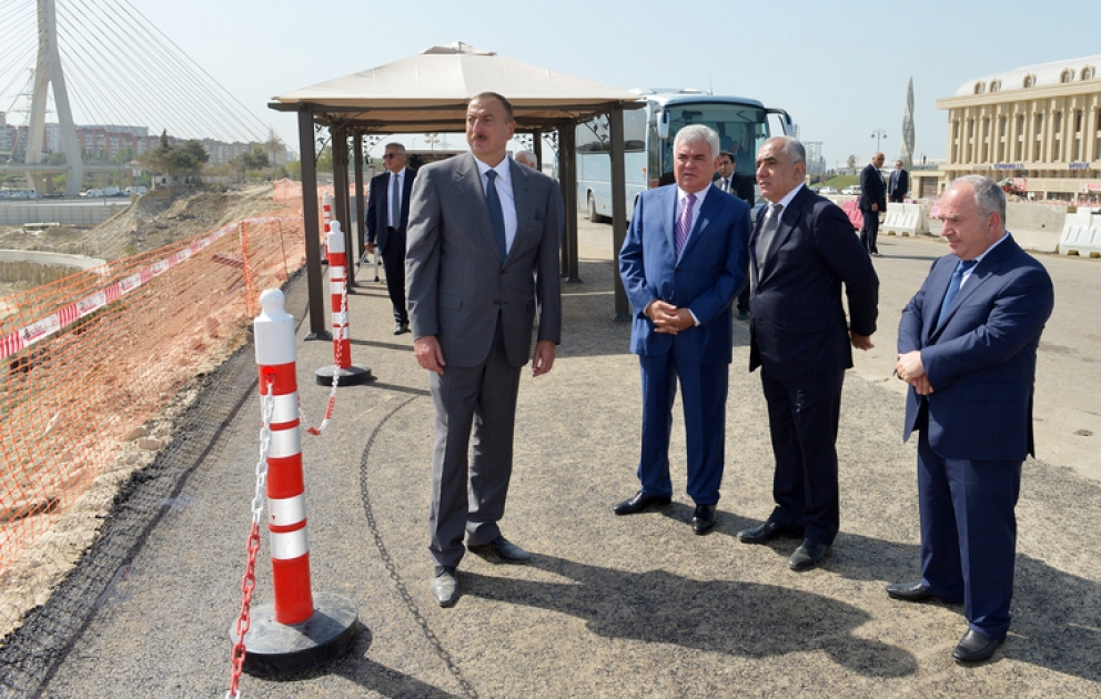 Präsident Ilham Aliyev inspizierte den Straßenbau um das Olympiastadion herum