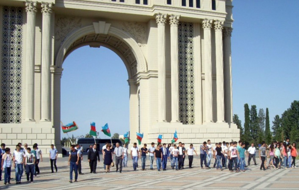 Lənkəranlı şagirdlər qədim Nizami yurdunda olublar