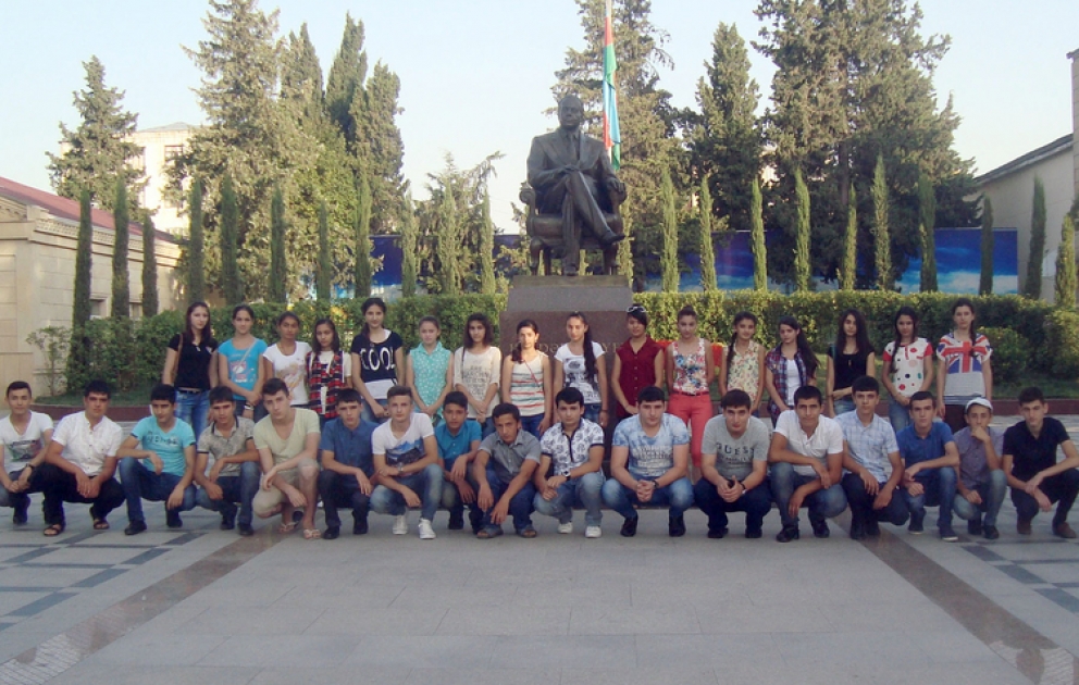 Xaçmazlı məktəblilər qədim Gəncəyə doğru