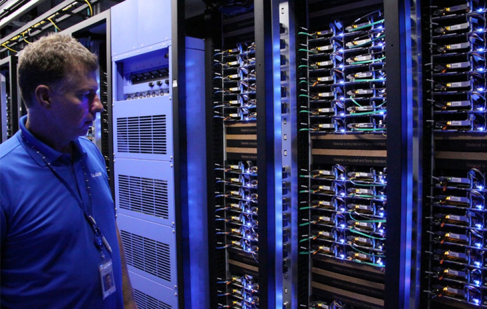 "Facebook" serverlərinin müdafiəsini gücləndirir