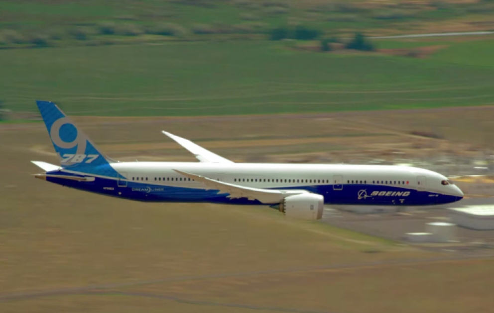 Boeing 787−9 удивляет публику в Фарнборо
