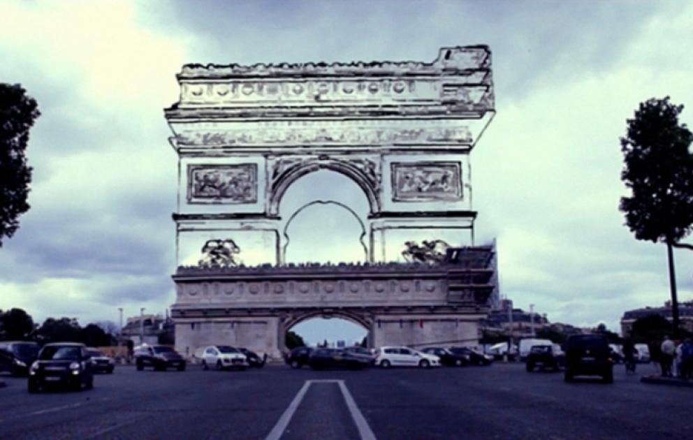 Parisin məşhur məkanlarını belə dəyişdilər