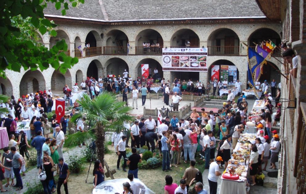 Şəkidə keçirilən Beynəlxalq ənənəvi şirniyyat festivalı dostluğun və qardaşlığın tərənnümünə çevrildi