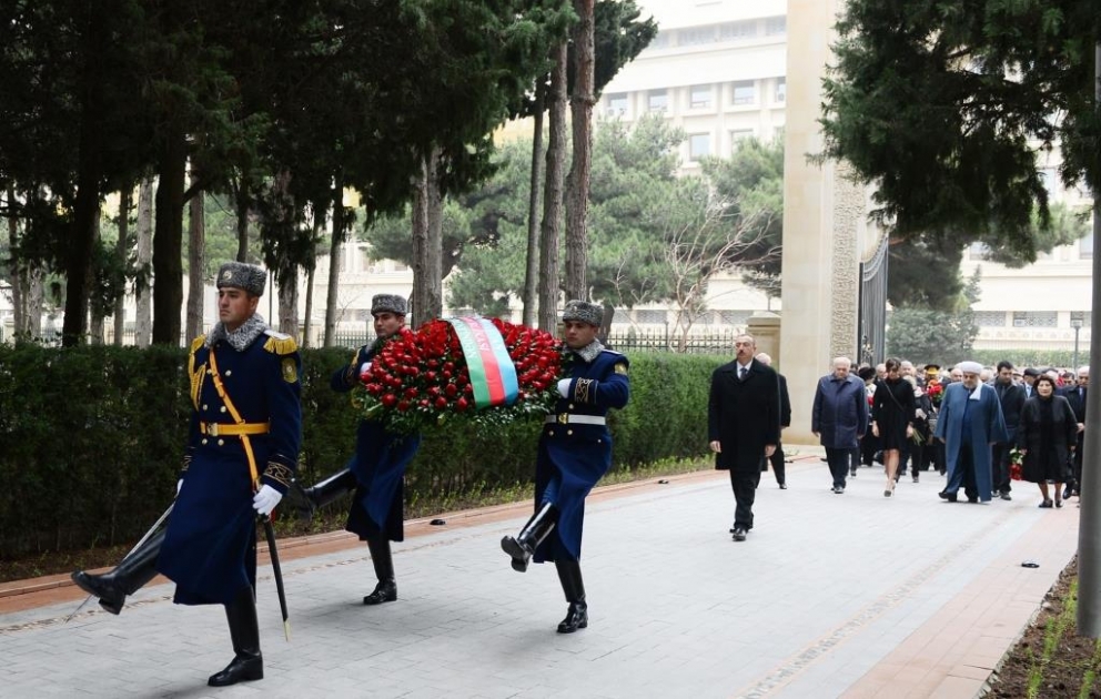 Azərbaycan Prezidenti İlham Əliyev ümummilli lider Heydər Əliyevin məzarını ziyarət edib