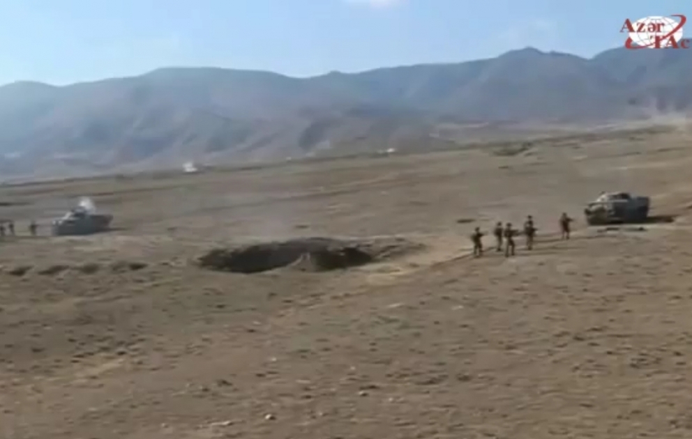 Bakı sakinləri Milli Ordumuzla qürur duyur