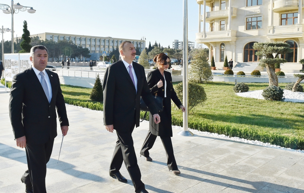 Prezident İlham Əliyev Nərimanov rayonunda yeni salınan parkda yaradılan şəraitlə tanış olub