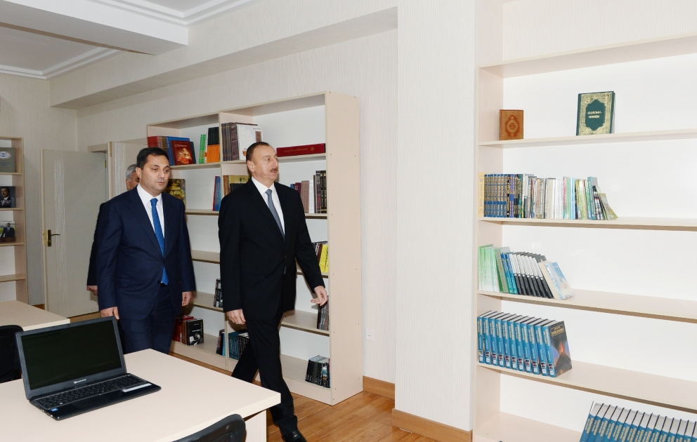 Prezident İlham Əliyev Sabirabad şəhərində əsaslı şəkildə yenidən qurulan Mədəniyyət Evində yaradılan şəraitlə tanış olub