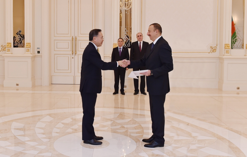 Prezident İlham Əliyev Tailandın Azərbaycanda yeni təyin olunmuş səfirinin etimadnaməsini qəbul edib