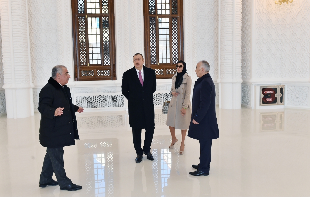 Prezident İlham Əliyev Bakıda inşa olunan Heydər məscidində son tamamlama işlərinin gedişi ilə tanış olub