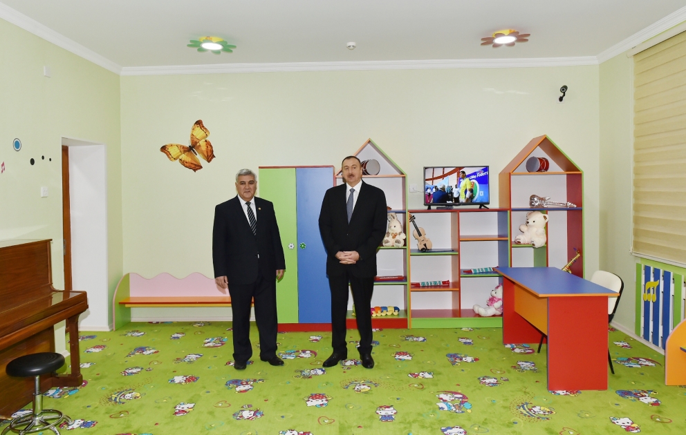 Prezident İlham Əliyev Heydər Əliyev Fondunun təşəbbüsü ilə inşa olunan uşaq bağçasının açılışında iştirak edib